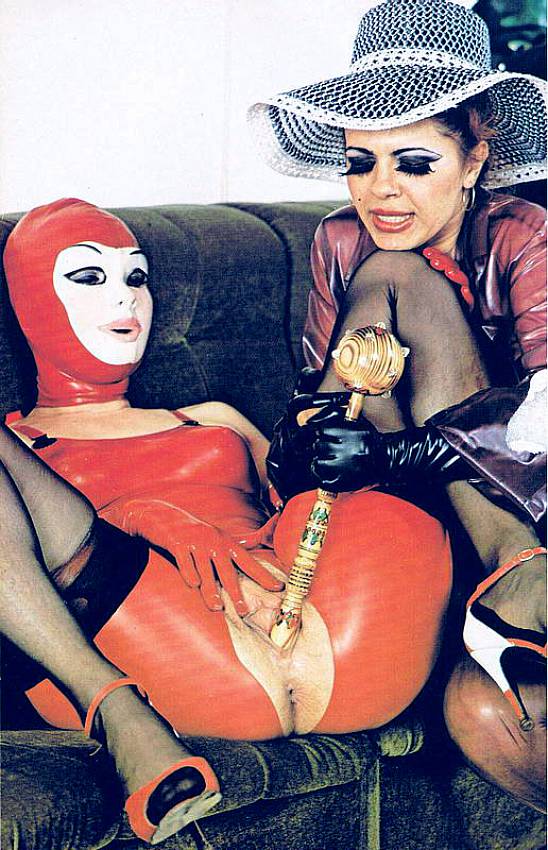 Bizarre latex wearing vintage babe shags with classy lesbo ...